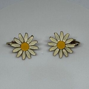 Vintage Clip Daisy Earrings